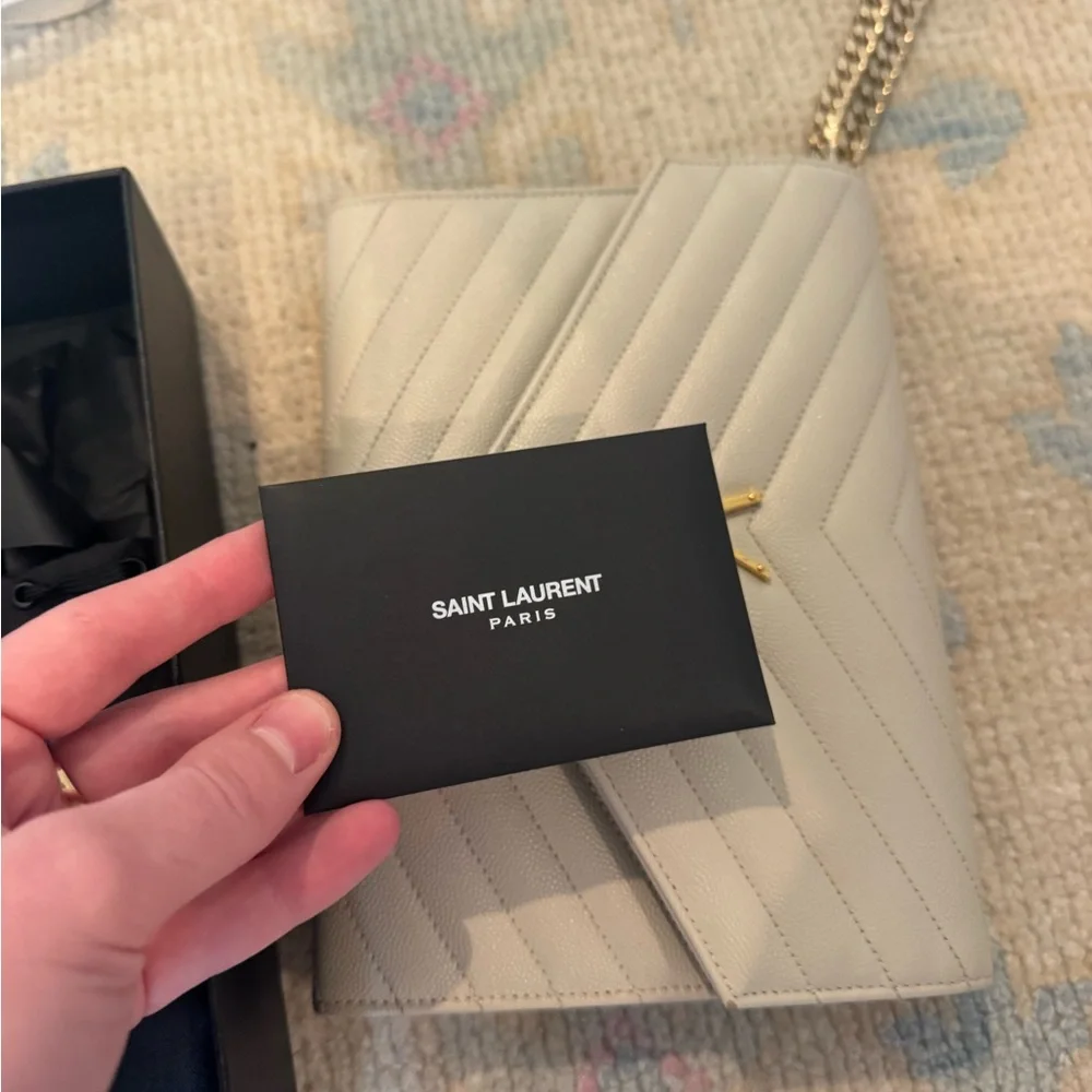 YSL Grain De Poudre Matelasse Chevron Monogram Envelope Clutch Blanc - Picture 13 of 15